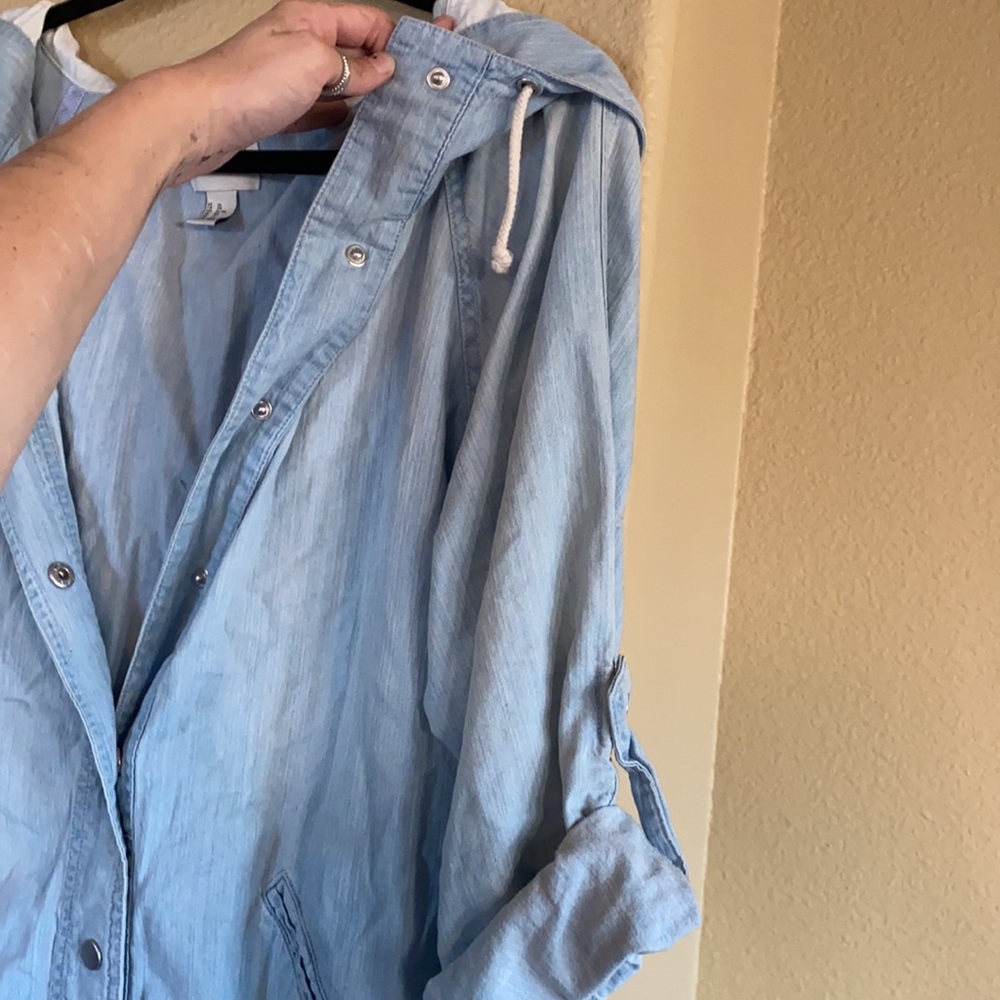 Hooded Light Jacket - Picture 3 of 4